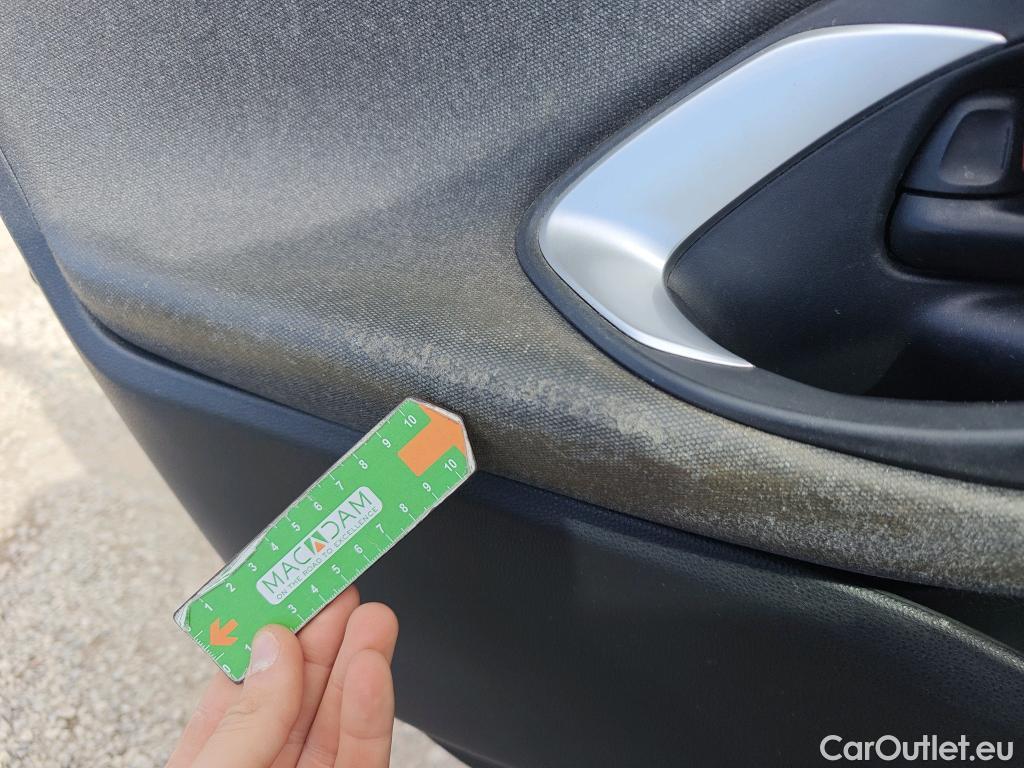  Toyota  Yaris TOYOTA  / 2020 / 5P / berlina con portón 1.5 120H Active Tech #48