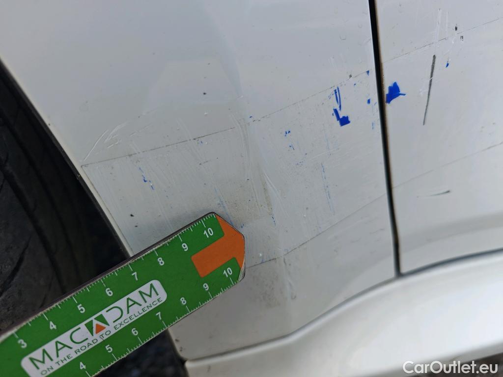  Toyota  Yaris TOYOTA  / 2020 / 5P / berlina con portón 1.5 120H Active Tech #25