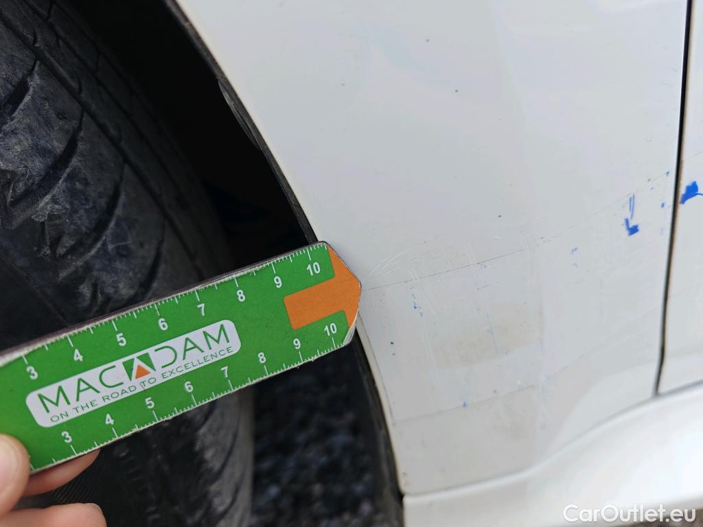  Toyota  Yaris TOYOTA  / 2020 / 5P / berlina con portón 1.5 120H Active Tech #26