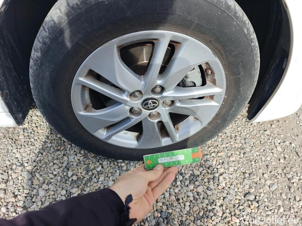  Toyota  Yaris TOYOTA  / 2020 / 5P / berlina con portón 1.5 120H Active Tech #62