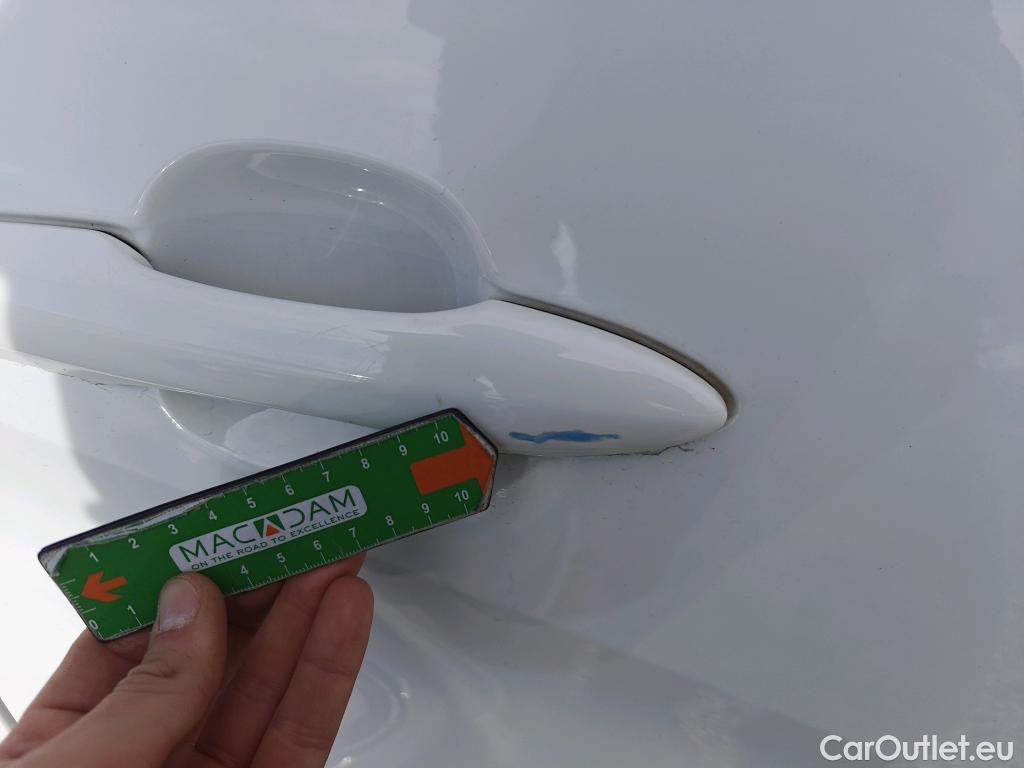  Toyota  Yaris TOYOTA  / 2020 / 5P / berlina con portón 1.5 120H Active Tech #61