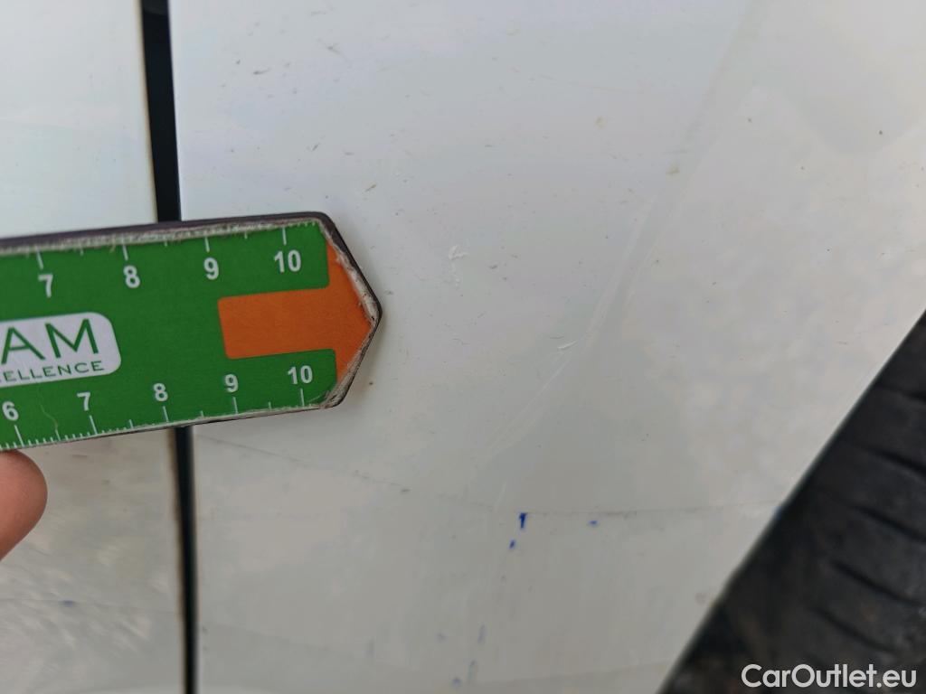  Toyota  Yaris TOYOTA  / 2020 / 5P / berlina con portón 1.5 120H Active Tech #50