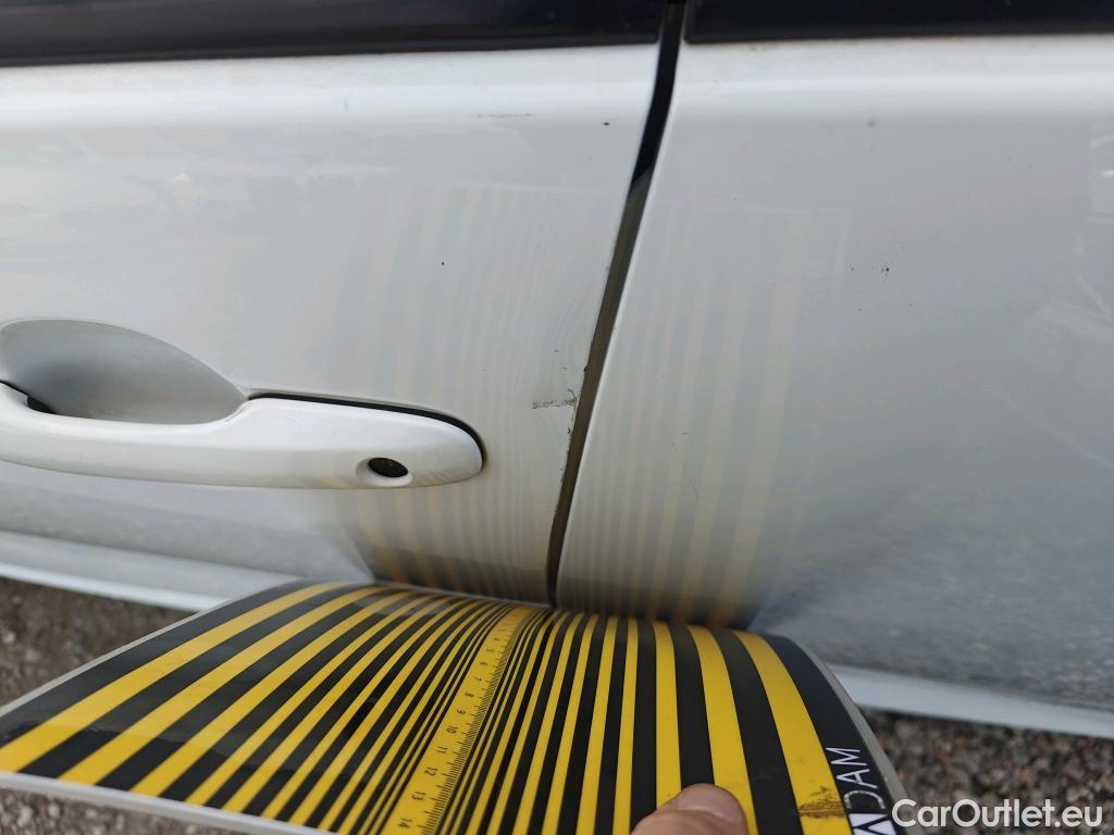  Toyota  Yaris TOYOTA  / 2020 / 5P / berlina con portón 1.5 120H Active Tech #9