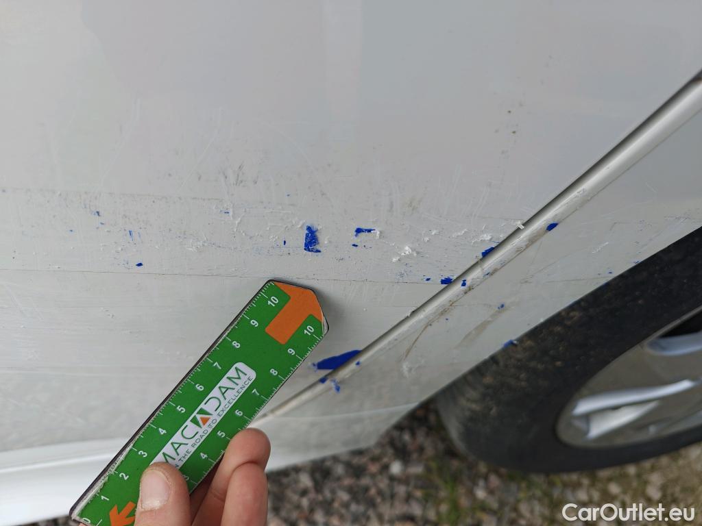  Toyota  Yaris TOYOTA  / 2020 / 5P / berlina con portón 1.5 120H Active Tech #18