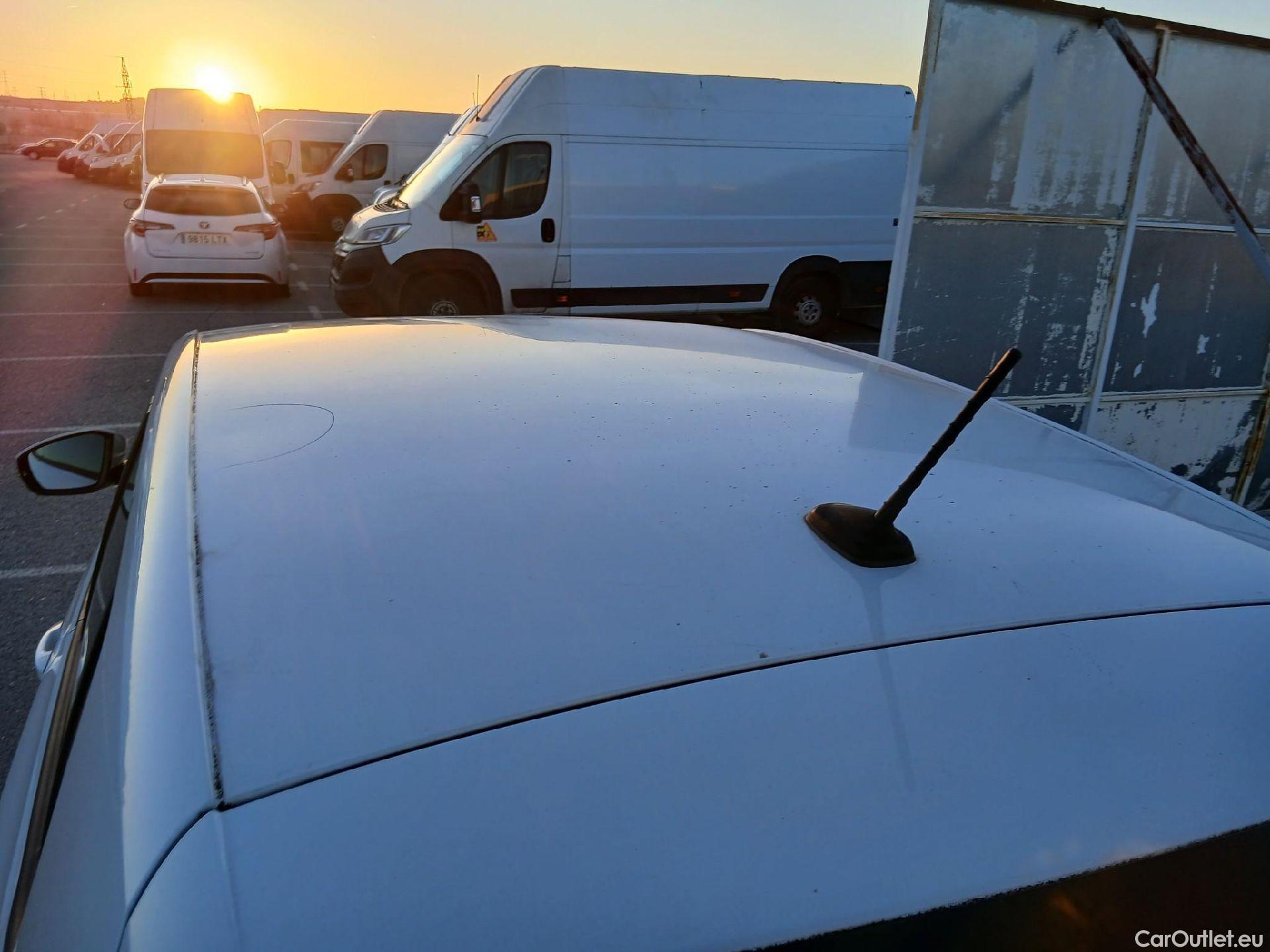  Volkswagen  T-CROSS VOLKSWAGEN  / 2018 / 5P / todoterreno Edition 1.0 TSI 70kW (95CV) #13