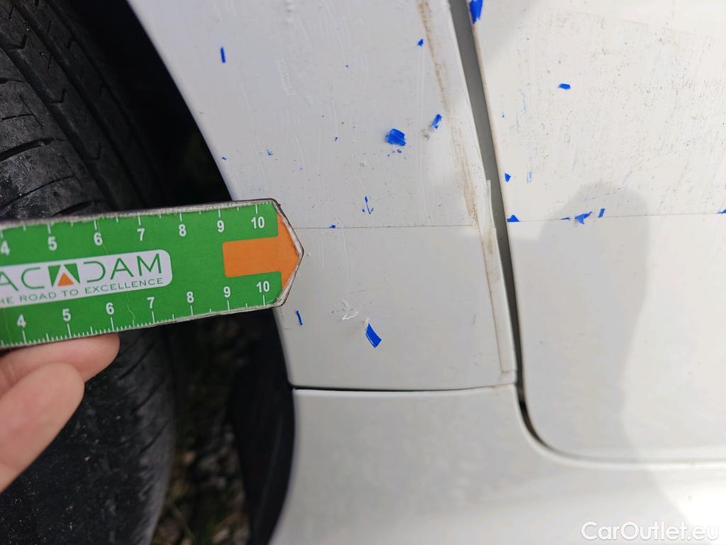  Toyota  Yaris TOYOTA  / 2020 / 5P / berlina con portón 1.5 120H Active Tech #44