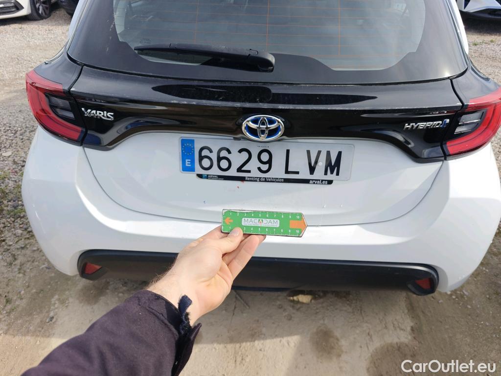  Toyota  Yaris TOYOTA  / 2020 / 5P / berlina con portón 1.5 120H Active Tech #1