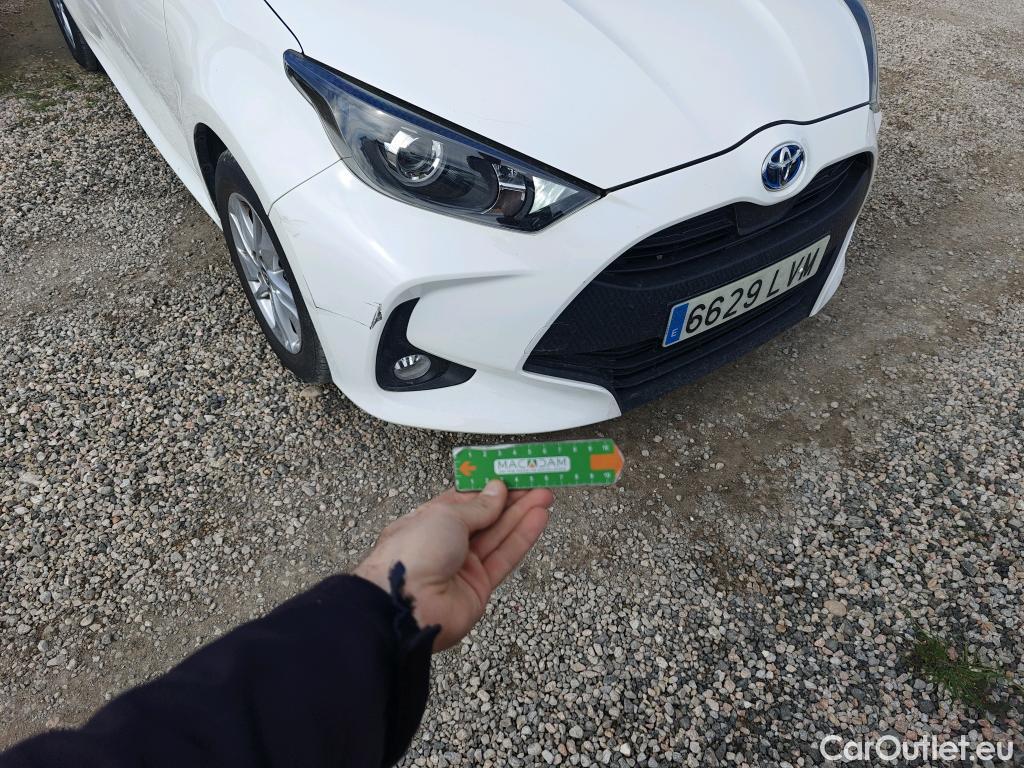  Toyota  Yaris TOYOTA  / 2020 / 5P / berlina con portón 1.5 120H Active Tech #53