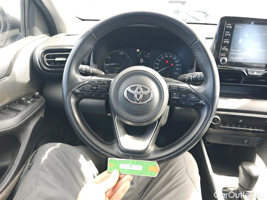  Toyota  Yaris TOYOTA  / 2020 / 5P / berlina con portón 1.5 120H Active Tech #51