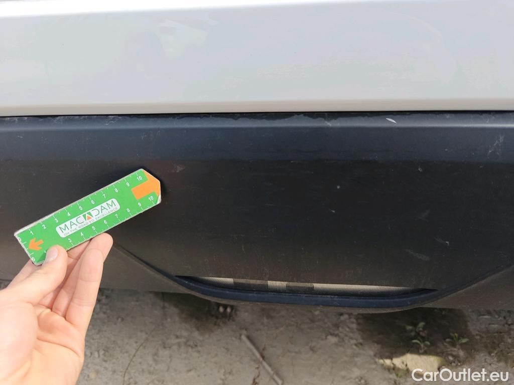  Toyota  Yaris TOYOTA  / 2020 / 5P / berlina con portón 1.5 120H Active Tech #35