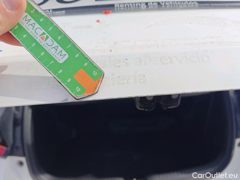  Toyota  Yaris TOYOTA  / 2020 / 5P / berlina con portón 1.5 120H Active Tech #2