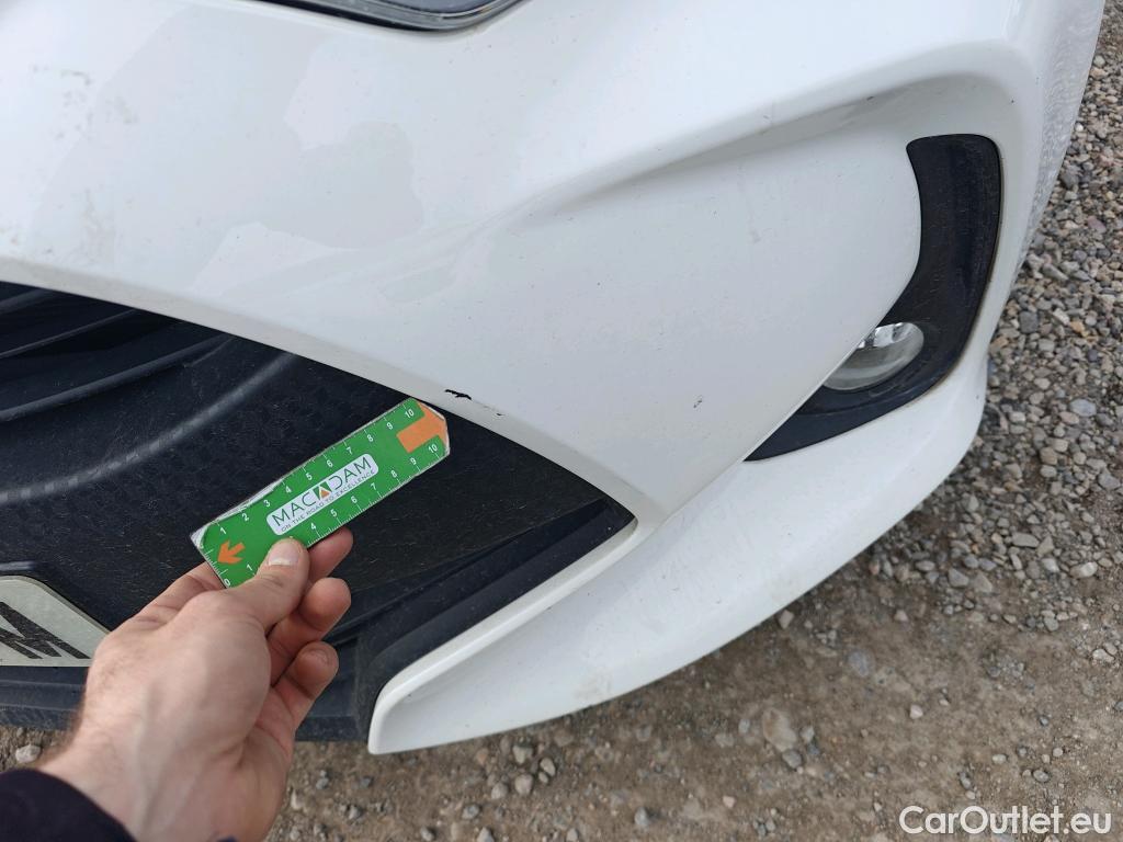  Toyota  Yaris TOYOTA  / 2020 / 5P / berlina con portón 1.5 120H Active Tech #55