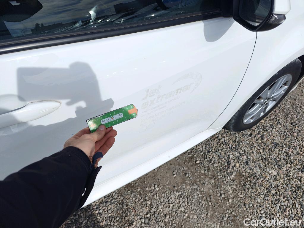  Toyota  Yaris TOYOTA  / 2020 / 5P / berlina con portón 1.5 120H Active Tech #21