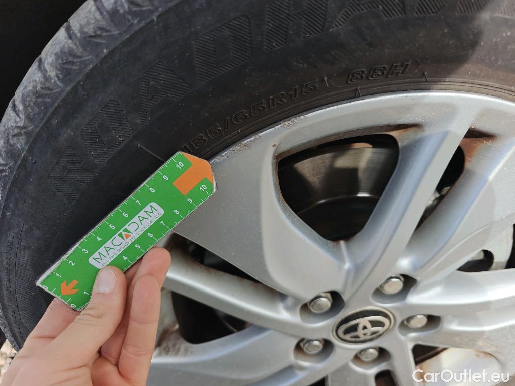  Toyota  Yaris TOYOTA  / 2020 / 5P / berlina con portón 1.5 120H Active Tech #63