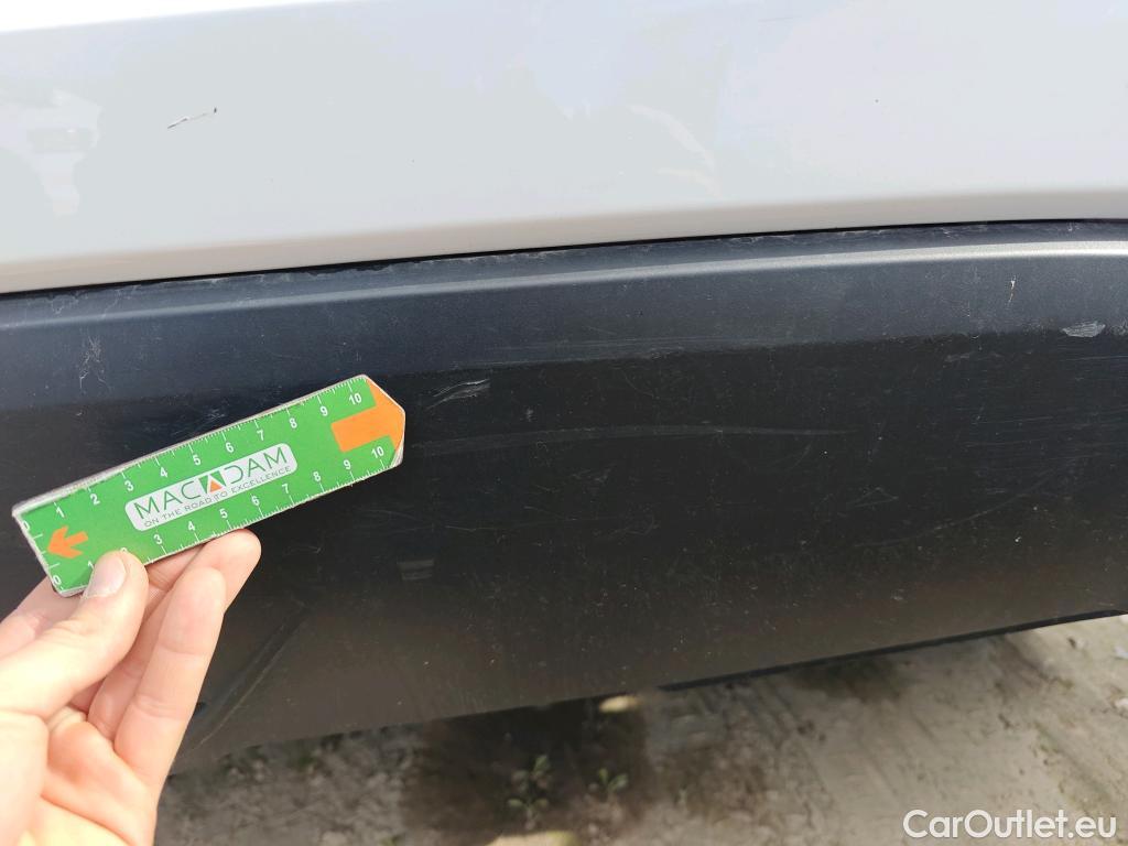  Toyota  Yaris TOYOTA  / 2020 / 5P / berlina con portón 1.5 120H Active Tech #36