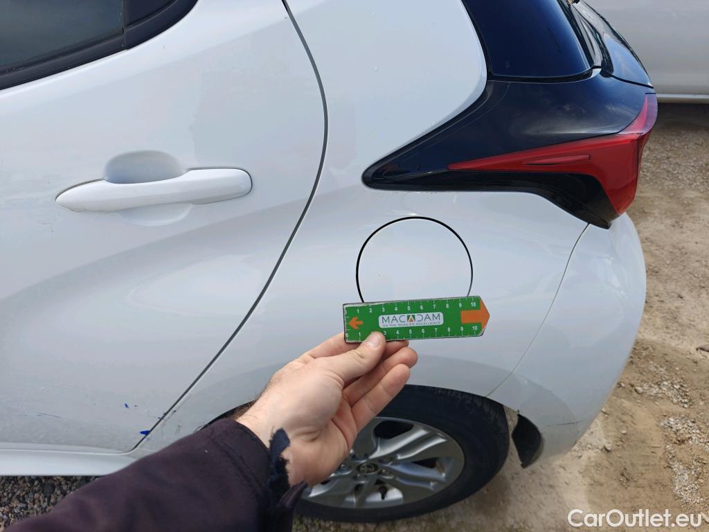  Toyota  Yaris TOYOTA  / 2020 / 5P / berlina con portón 1.5 120H Active Tech #45