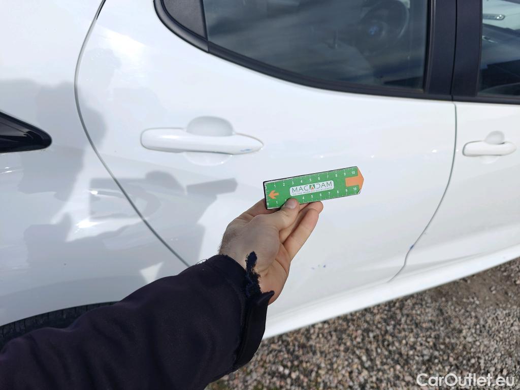  Toyota  Yaris TOYOTA  / 2020 / 5P / berlina con portón 1.5 120H Active Tech #38