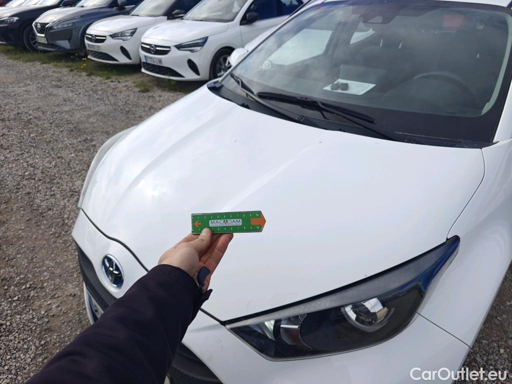  Toyota  Yaris TOYOTA  / 2020 / 5P / berlina con portón 1.5 120H Active Tech #5