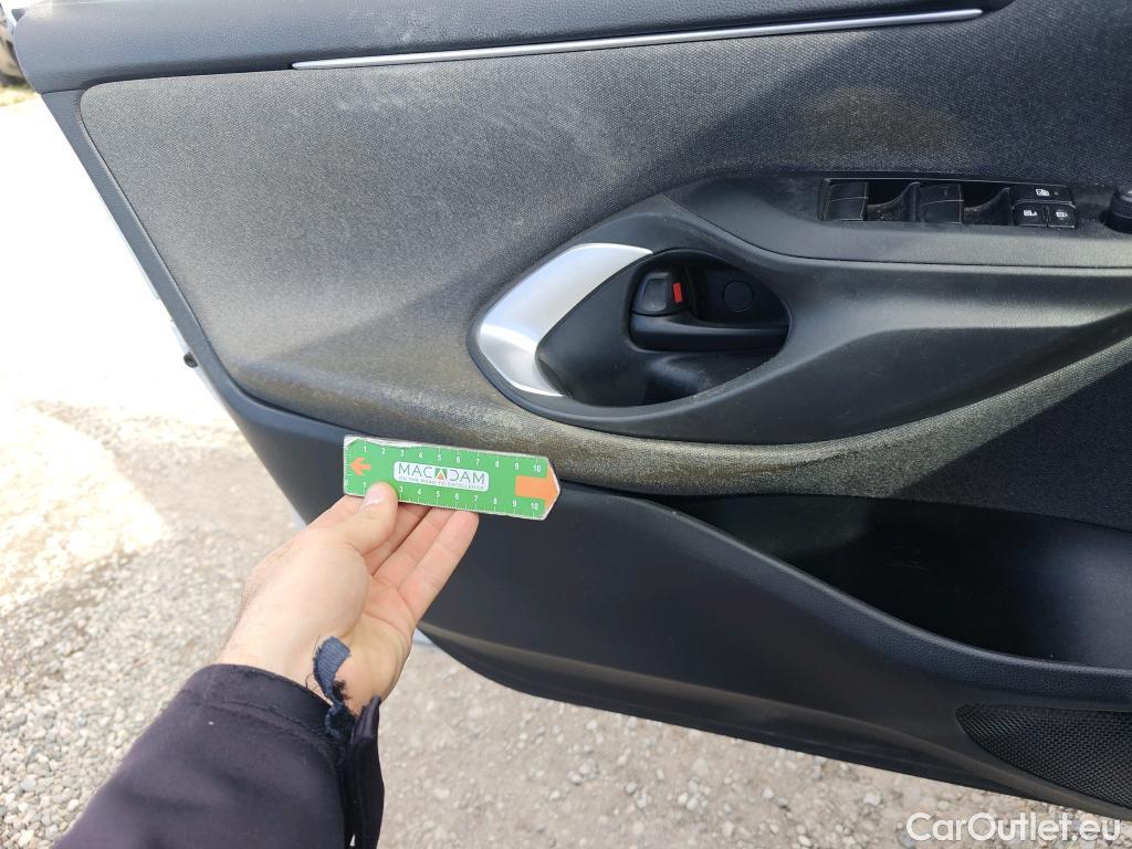  Toyota  Yaris TOYOTA  / 2020 / 5P / berlina con portón 1.5 120H Active Tech #47