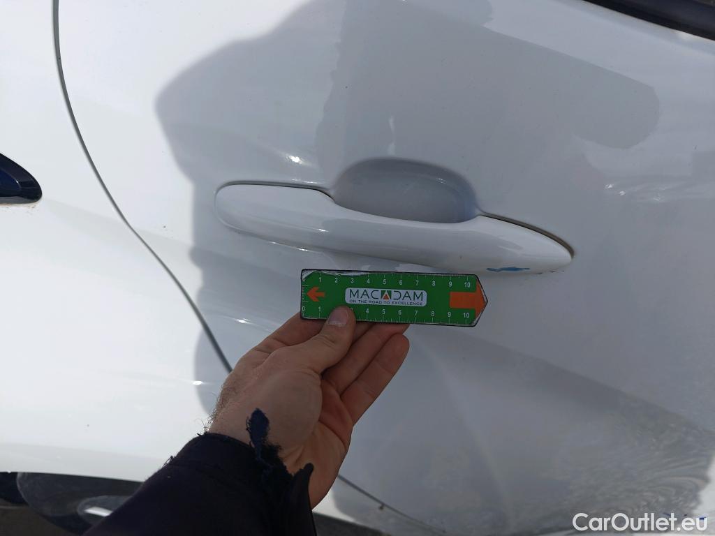  Toyota  Yaris TOYOTA  / 2020 / 5P / berlina con portón 1.5 120H Active Tech #60