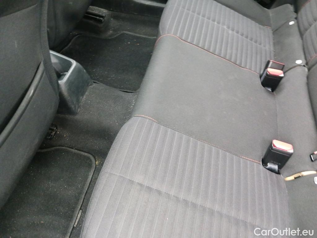  Peugeot  208 PEUGEOT  / 2019 / 5P / berlina con portón BlueHDi 73kW (100CV) Active Pack (AC2) #4