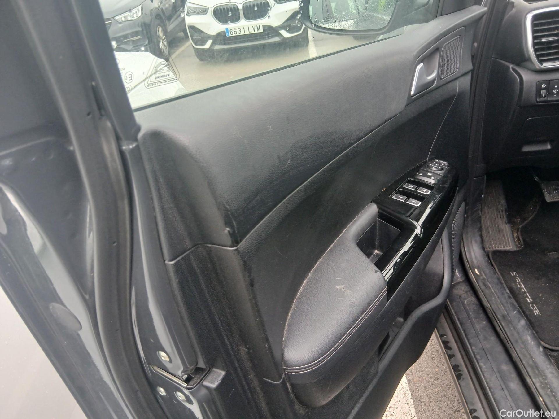  KIA  Sportage KIA  1.6MHEV Drive 100kW(136CV) 4x2(Crist Tintados)(CX) #4