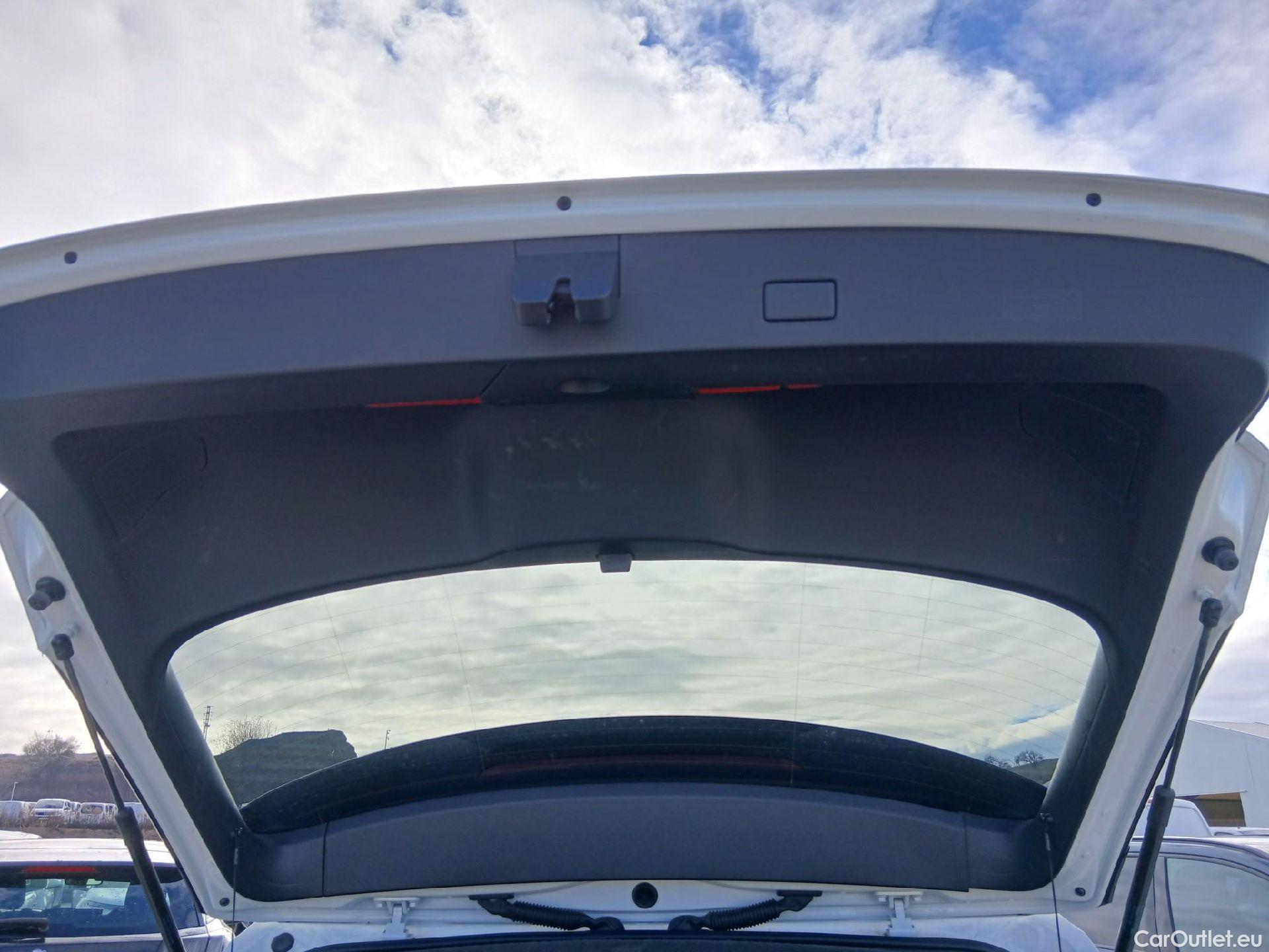  Volkswagen  T-ROC VOLKSWAGEN  / 2017 / 5P / todoterreno Advance 1.0 TSI 85kW (115CV) (CX) #57