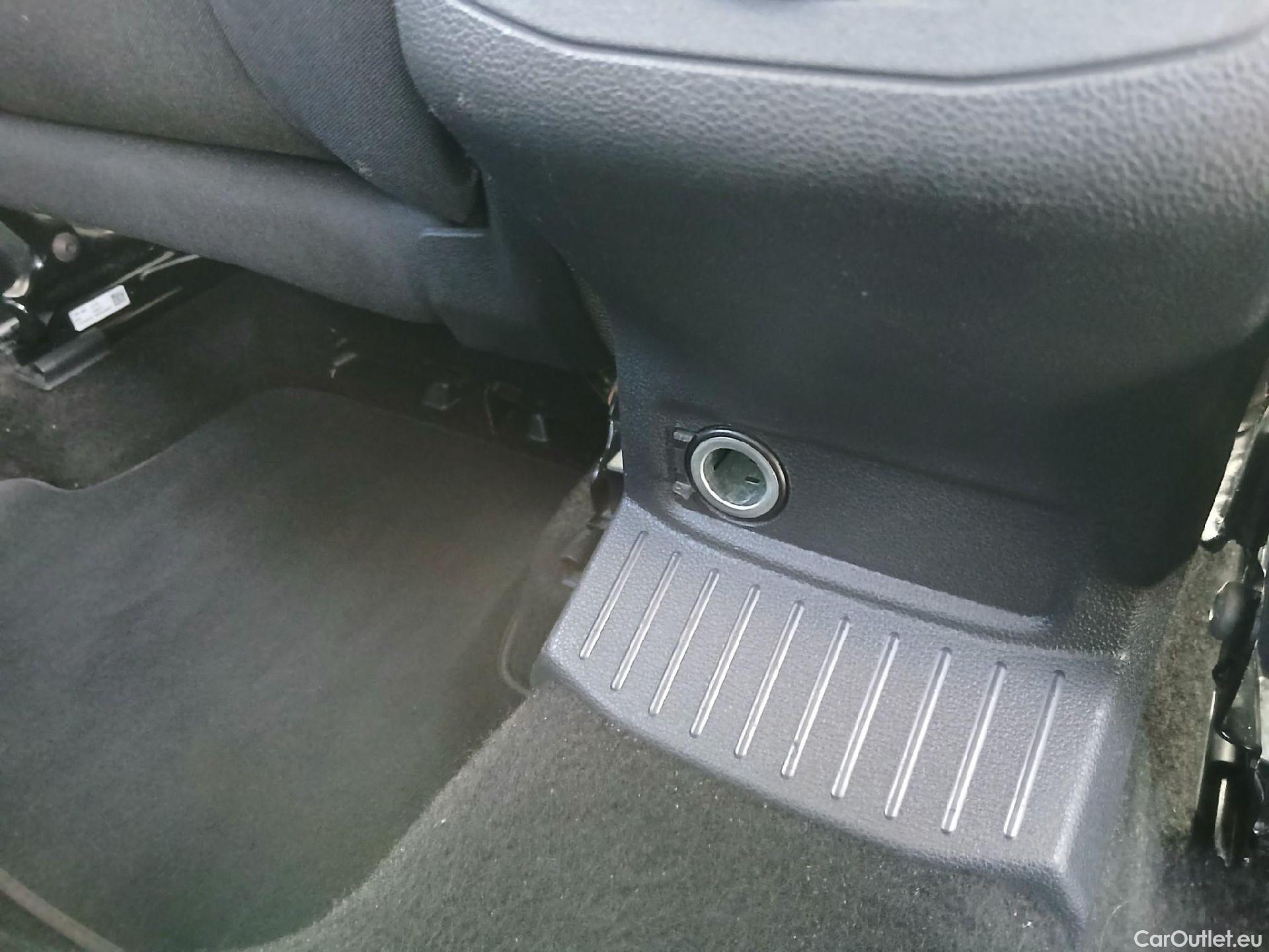  Volkswagen  T-ROC VOLKSWAGEN  / 2017 / 5P / todoterreno Advance 1.0 TSI 85kW (115CV) (CX) #54