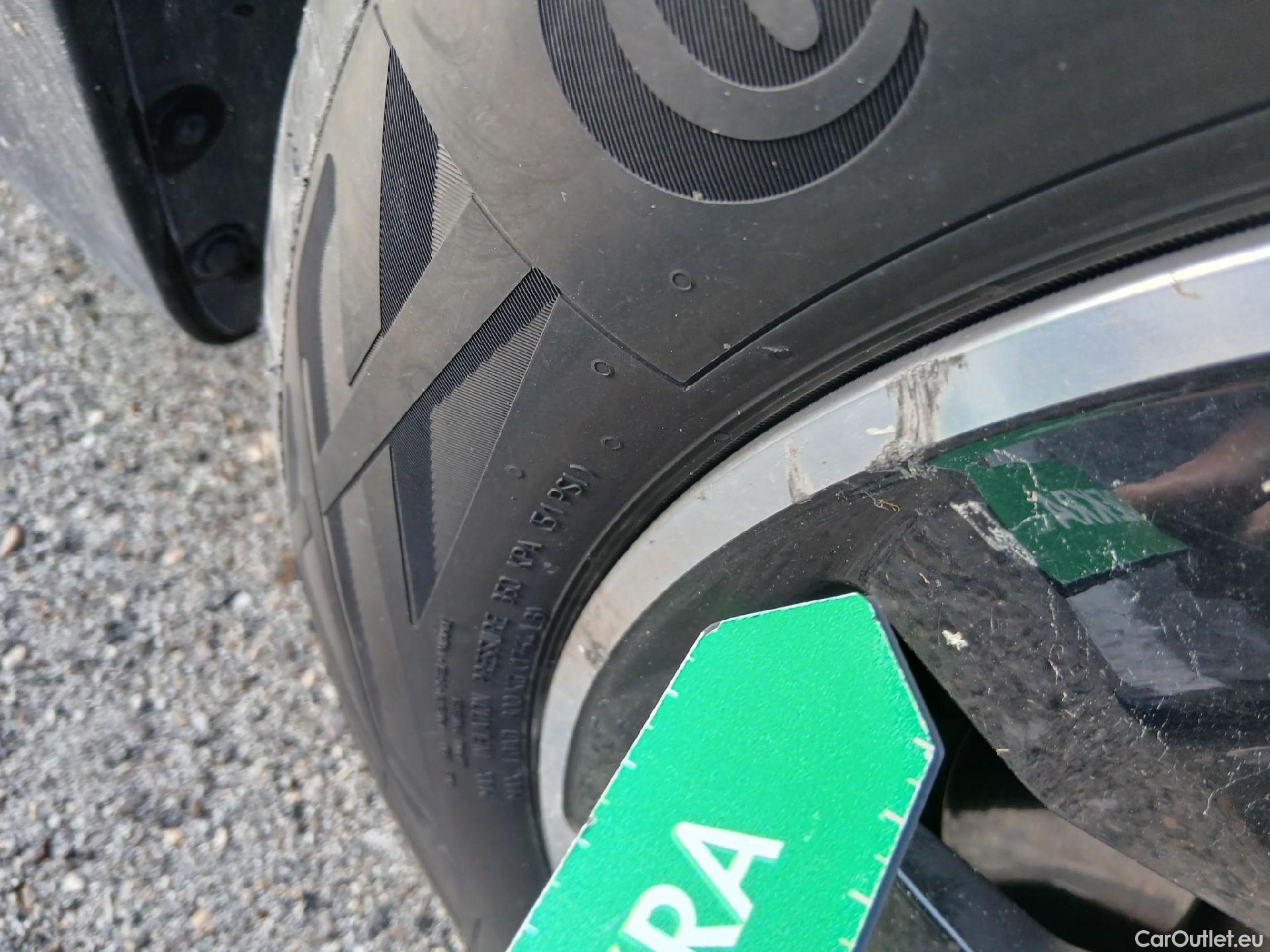  Mercedes  GLB MERCEDES-BENZ  / 2019 / 5P / todoterreno 2.0  200 D 4MATIC DCT 110KW (150CV) #52