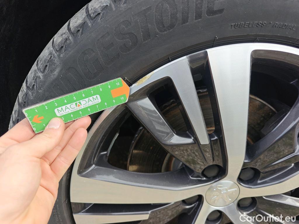  Peugeot  3008 PEUGEOT  Hybrid / 2020 / 5P / todoterreno 225 e-EAT8 Allure (AC2) #46