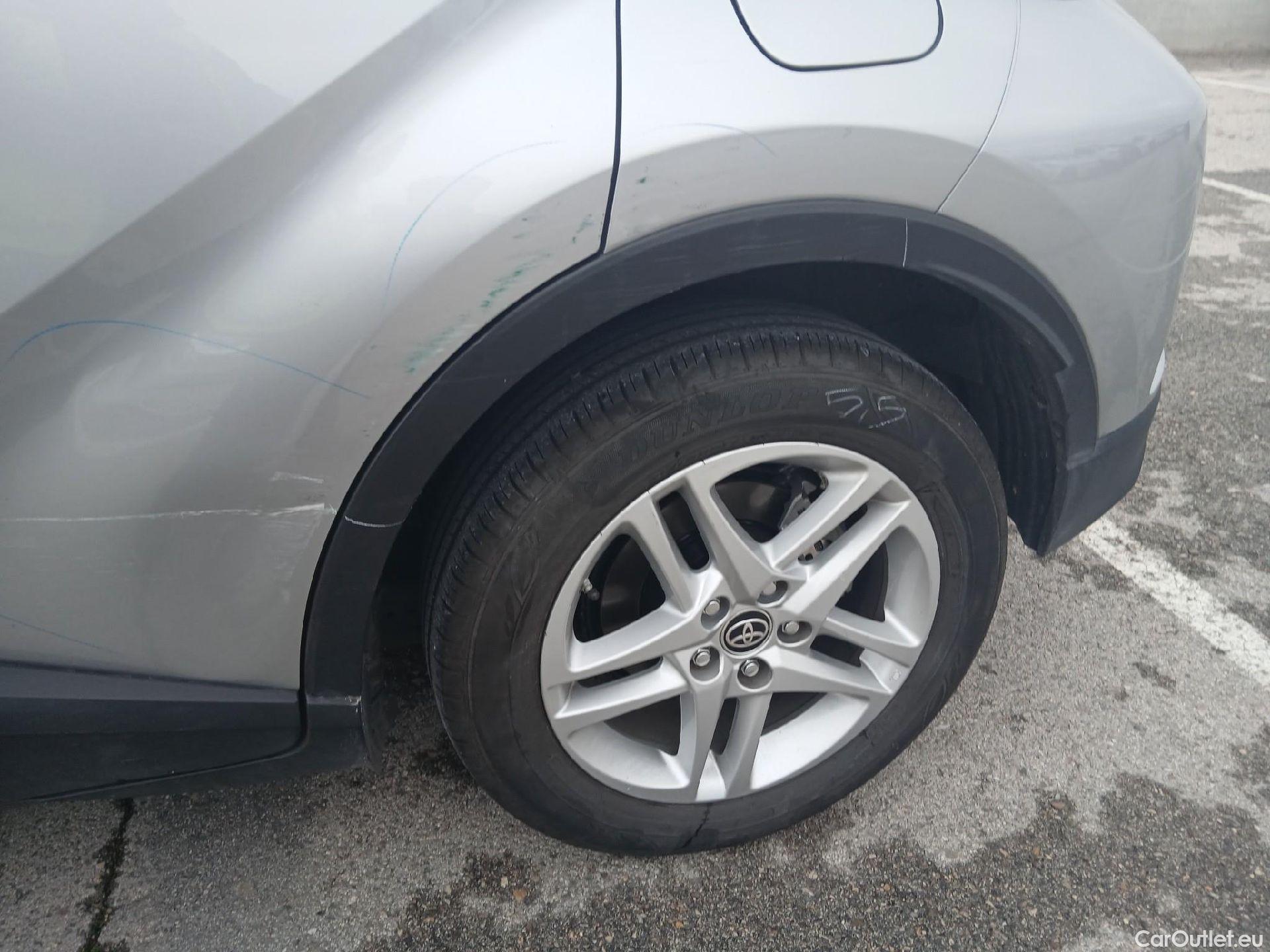  Toyota  C-HR TOYOTA  / 2019 / 5P / todoterreno 1.8 125H Active #13