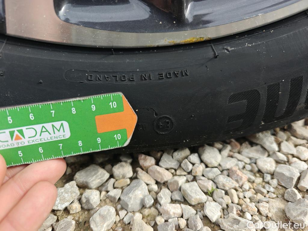  Peugeot  3008 PEUGEOT  Hybrid / 2020 / 5P / todoterreno 225 e-EAT8 Allure (AC2) #48