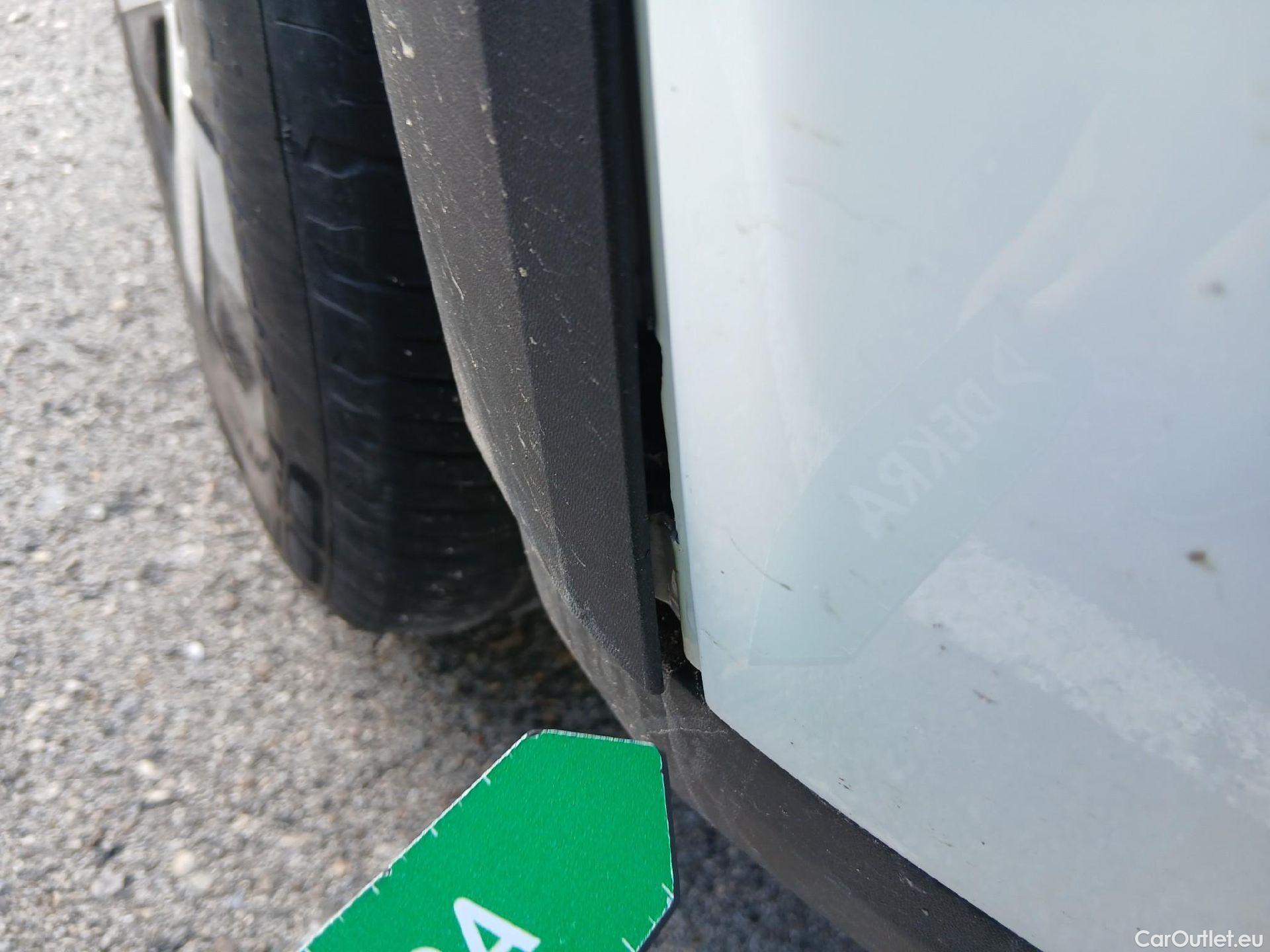  Mercedes  GLB MERCEDES-BENZ  / 2019 / 5P / todoterreno 2.0  200 D 4MATIC DCT 110KW (150CV) #50