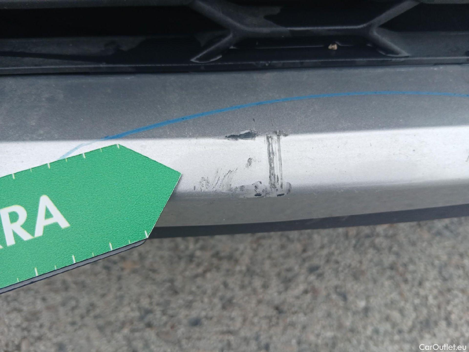  Toyota  C-HR TOYOTA  / 2019 / 5P / todoterreno 1.8 125H Active #5