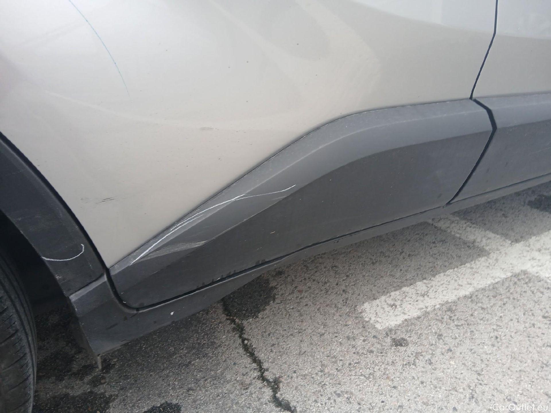  Toyota  C-HR TOYOTA  / 2019 / 5P / todoterreno 1.8 125H Active #29