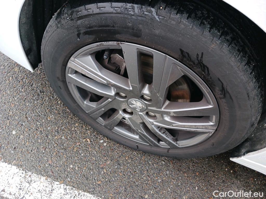  Peugeot  208 PEUGEOT  / 2019 / 5P / berlina con portón BlueHDi 73kW (100CV) Active Pack (AC2) #6