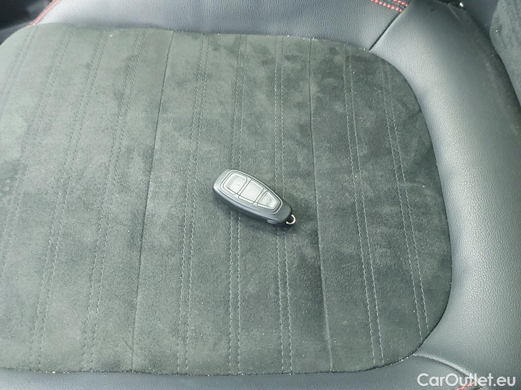  Ford  Kuga FORD  / 2019 / 5P / todoterreno ST-Line X 2.5 Duratec PHEV 165kW Auto #2