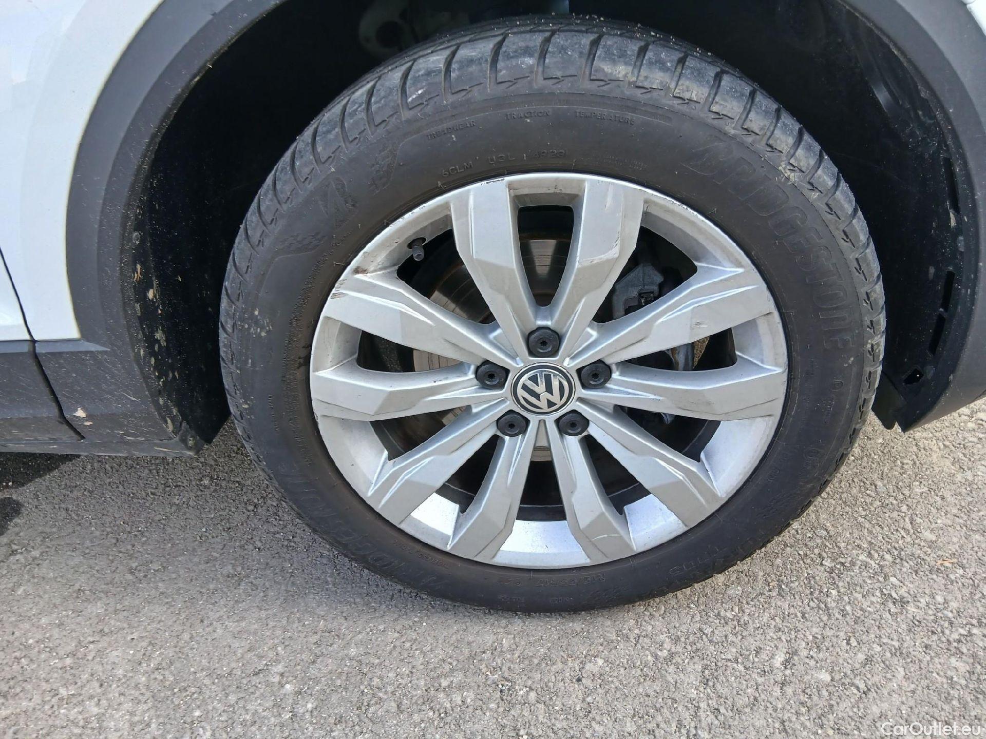  Volkswagen  T-ROC VOLKSWAGEN  / 2017 / 5P / todoterreno Advance 1.0 TSI 85kW (115CV) (CX) #52