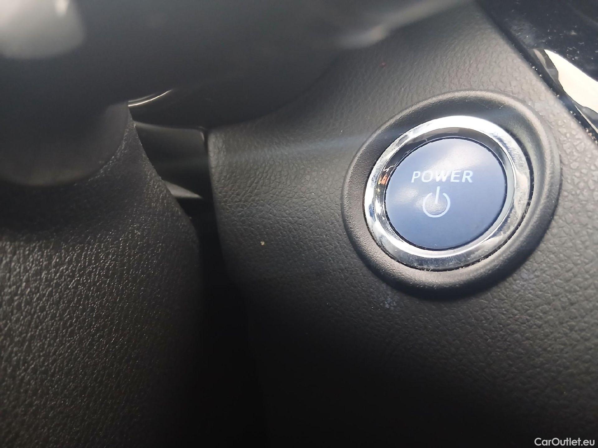  Toyota  C-HR TOYOTA  / 2019 / 5P / todoterreno 1.8 125H Active #1