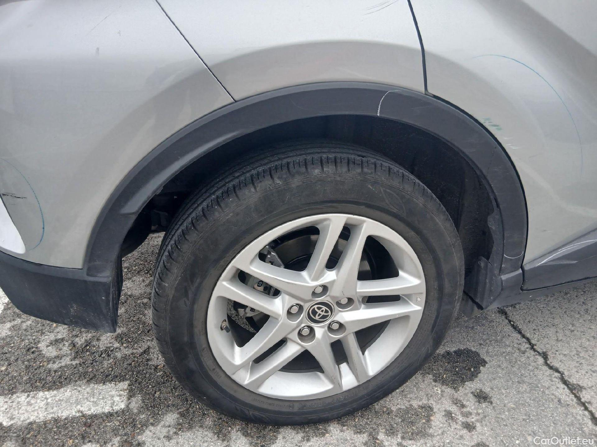  Toyota  C-HR TOYOTA  / 2019 / 5P / todoterreno 1.8 125H Active #24