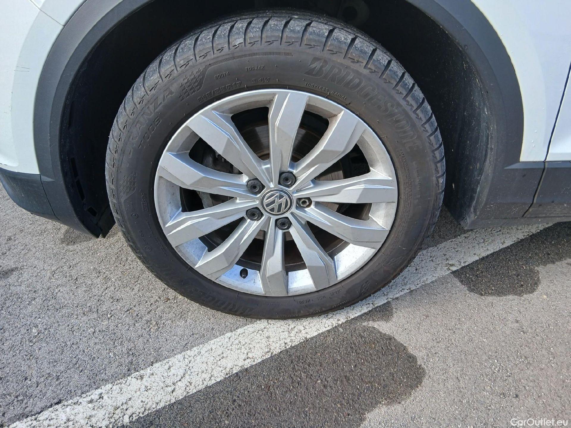  Volkswagen  T-ROC VOLKSWAGEN  / 2017 / 5P / todoterreno Advance 1.0 TSI 85kW (115CV) (CX) #18