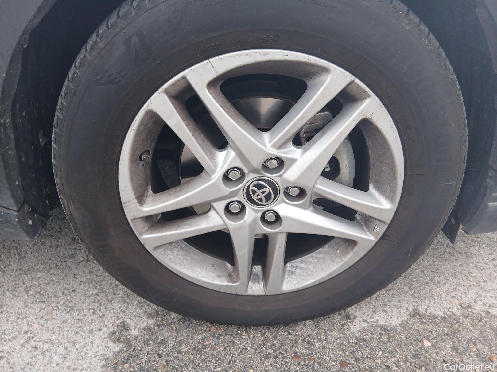  Toyota  C-HR TOYOTA  / 2019 / 5P / todoterreno 1.8 125H Active #32