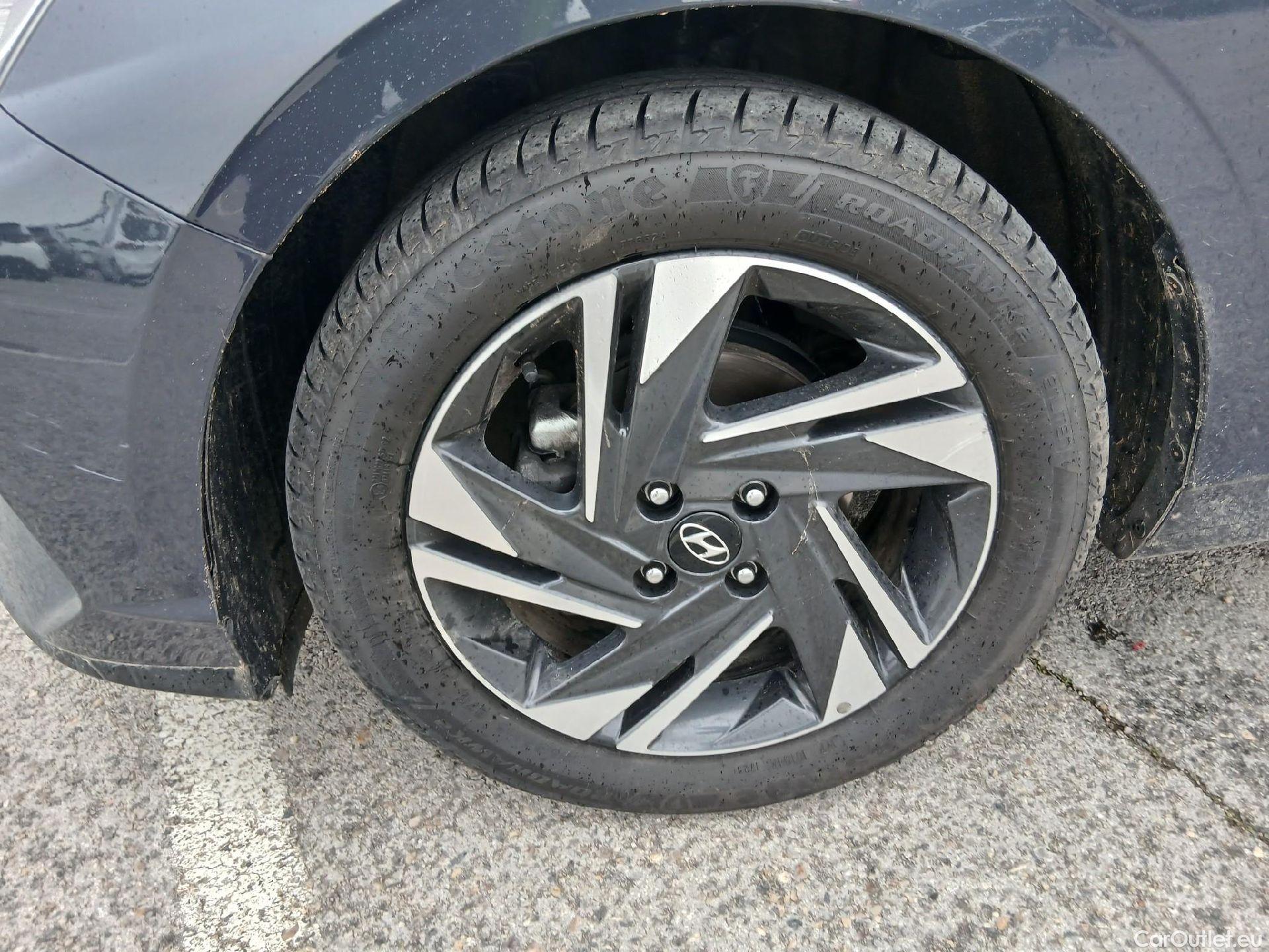  Hyundai  i20 HYUNDAI  / 2020 / 5P / berlina con portón 1.2 MPI SLX #11