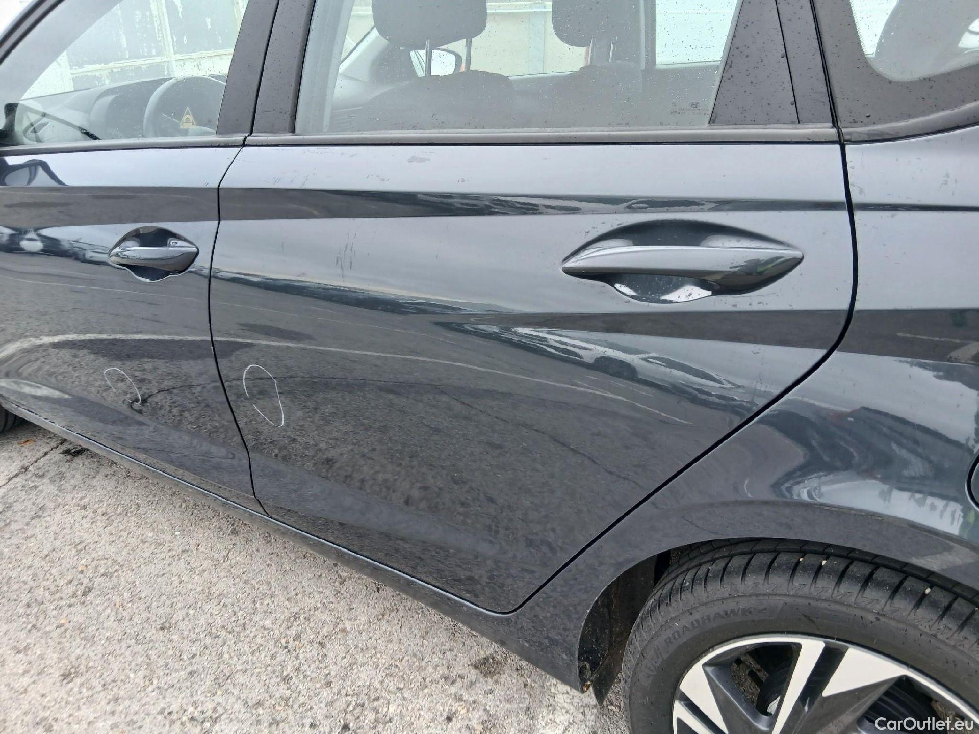  Hyundai  i20 HYUNDAI  / 2020 / 5P / berlina con portón 1.2 MPI SLX #21