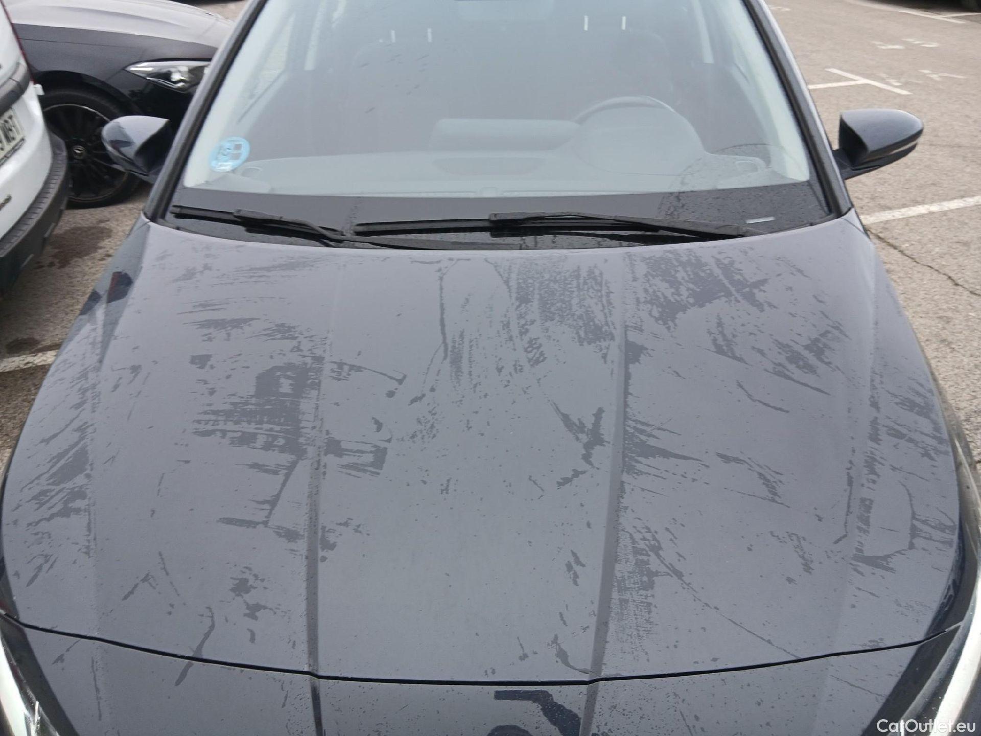  Hyundai  i20 HYUNDAI  / 2020 / 5P / berlina con portón 1.2 MPI SLX #4