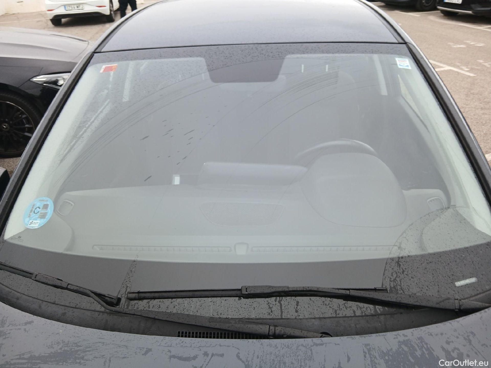  Hyundai  i20 HYUNDAI  / 2020 / 5P / berlina con portón 1.2 MPI SLX #3