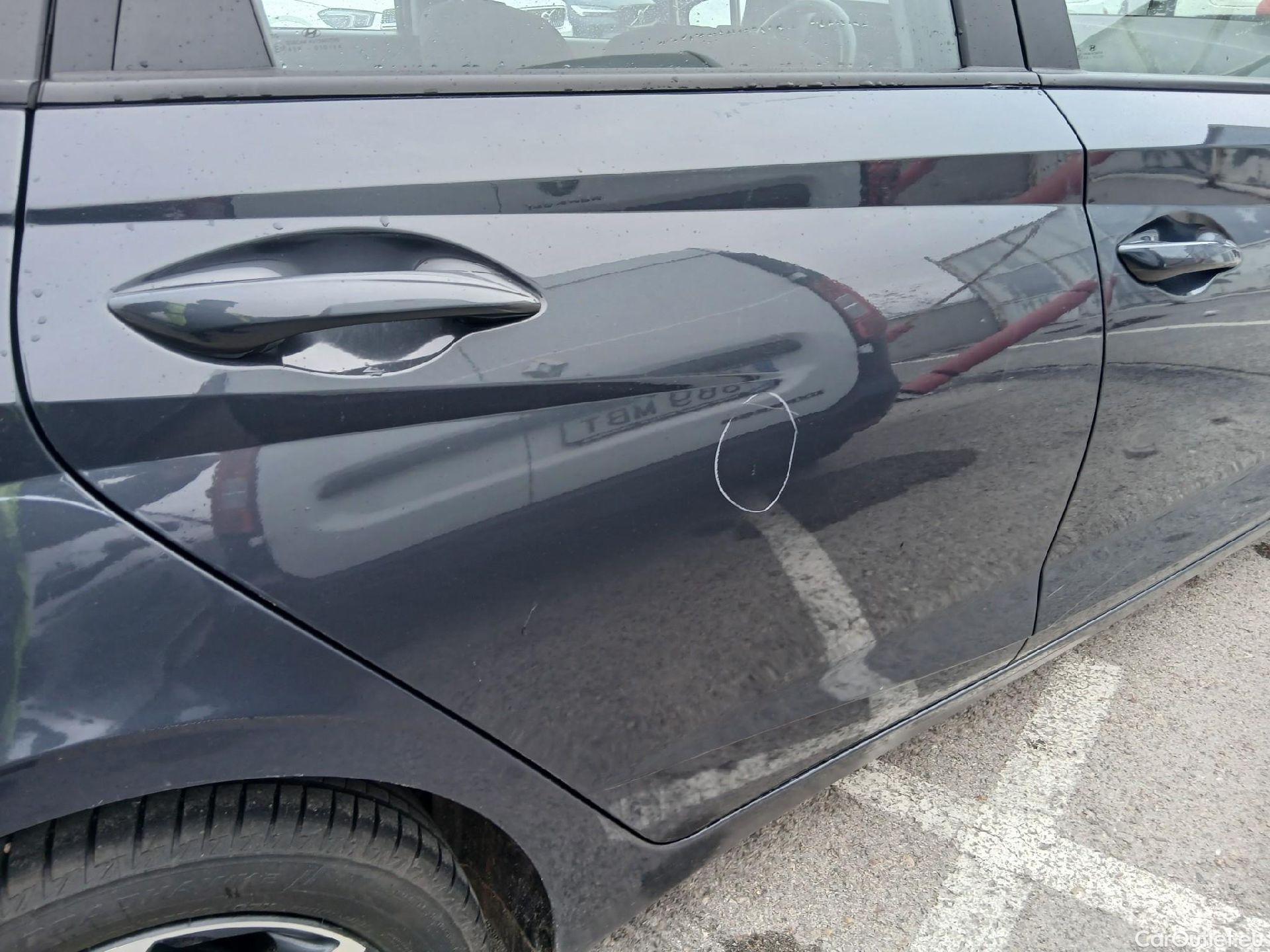  Hyundai  i20 HYUNDAI  / 2020 / 5P / berlina con portón 1.2 MPI SLX #30