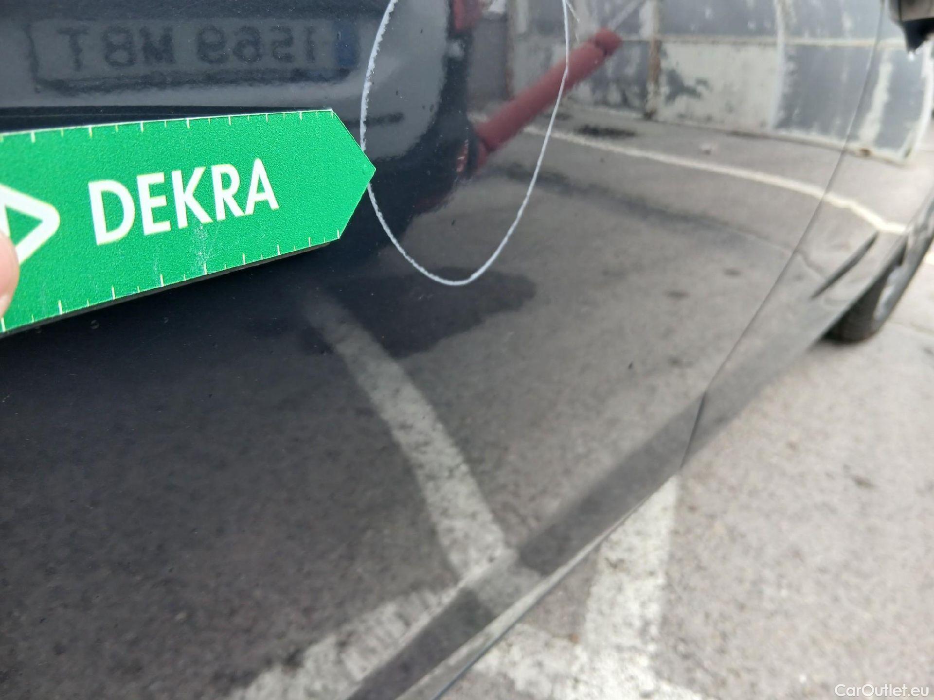  Hyundai  i20 HYUNDAI  / 2020 / 5P / berlina con portón 1.2 MPI SLX #29