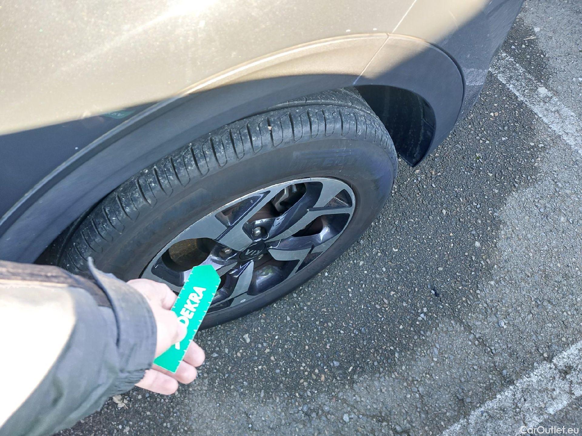  KIA  Sportage KIA  1.6 MHEV Drive 100kW(136CV) 4x2(Crist Tintados)(CX) #27