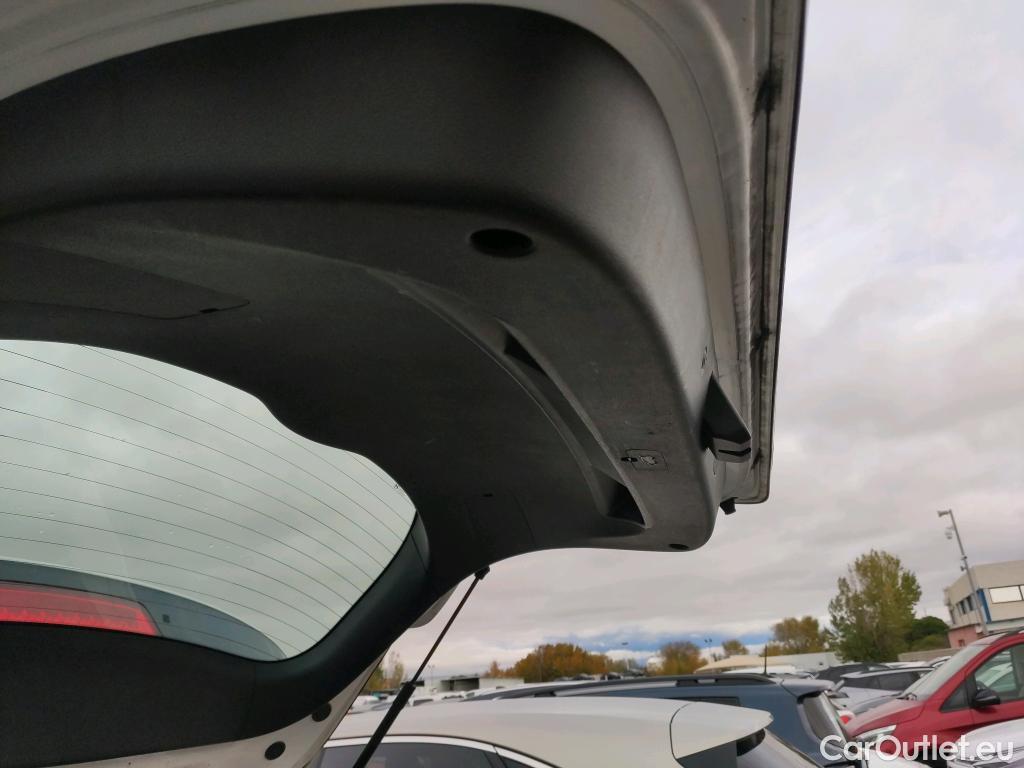  Hyundai  Tucson HYUNDAI  / 2018 / 5P / todoterreno 1.6 CRDI 85kW (116CV) 48V SLE 4X2(SP)(SL) #27